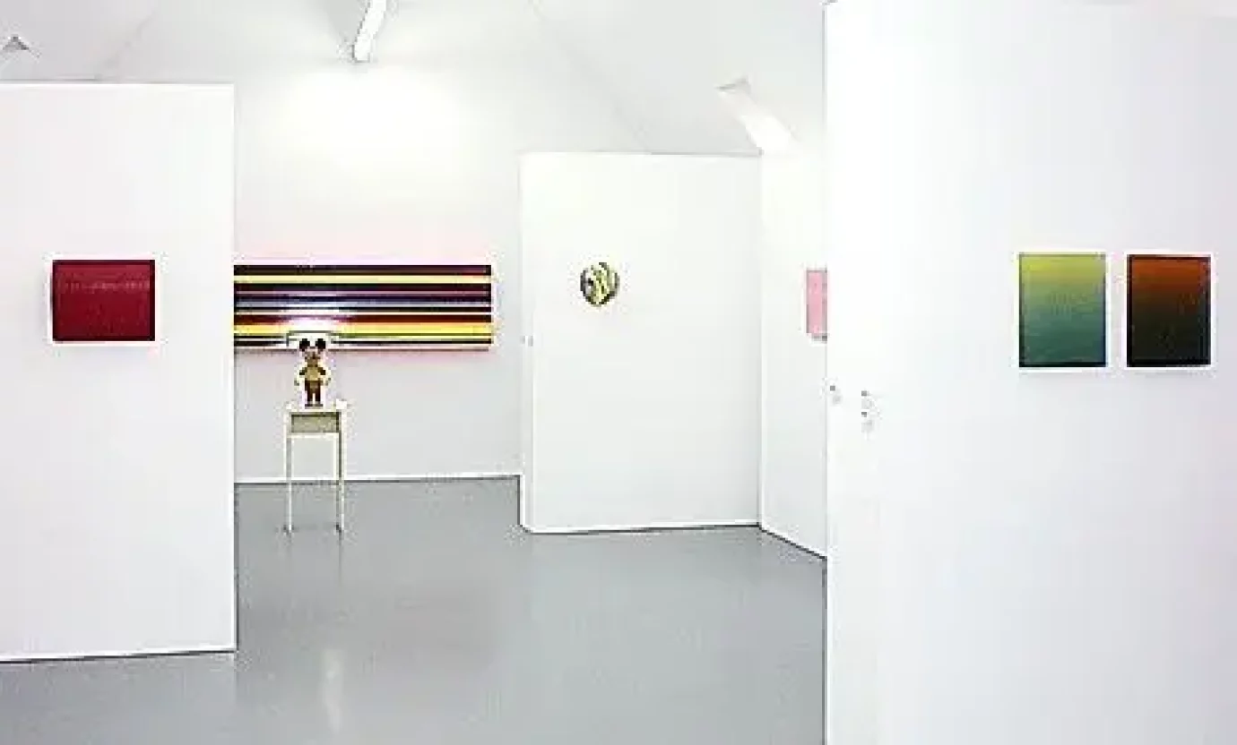 Galerie Feuerstein in Feldkirch mit diversen Kunst-Ausstellung-Stücken
