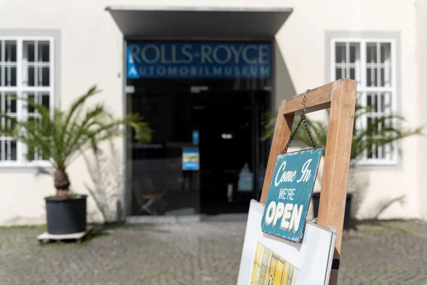 Eingang zum Rolls Royce Museum in Dornbirn in Vorarlberg